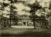 An illustration from One hundred country houses : modern American examples (1909)
