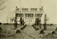An illustration from One hundred country houses : modern American examples (1909)