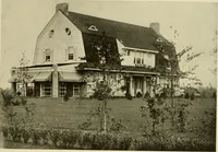 An illustration from One hundred country houses : modern American examples (1909)