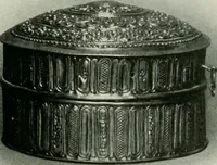 An illustration from Oriental silverwork, Malay and Chinese, with over 250 original illustrations; a handbook for connoisseurs, collectors, students and silversmiths (1910)
