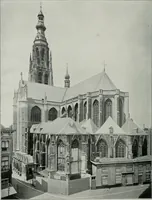 An illustration from De Nederlandsche monumenten van geschiedenis en kunst : geillustreerde beschrijving (1912)