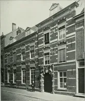 An illustration from De Nederlandsche monumenten van geschiedenis en kunst : geillustreerde beschrijving (1912)