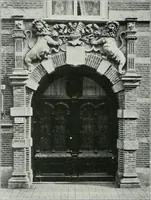 An illustration from De Nederlandsche monumenten van geschiedenis en kunst : geillustreerde beschrijving (1912)