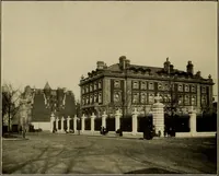 Picture 12 of 33 from Palatial homes in the city of New York and dwellers there in ... arranged for the convenience of the passer-by (1910), leaf 27
