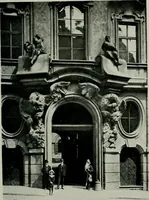 An illustration from Praha barokní (1915)