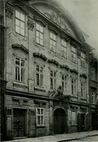 An illustration from Praha barokní (1915)