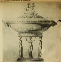 An illustration from Recueil de dessins d'orfevrerie du premier empire par biennais orfevre de Napoléon 1er et de la couronne (1900)