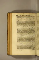 An illustration from Reverendi patris F. Francisci de Victoria, ordinis Praedicatoru[m], sacrae theologiae in Salmanticensi Academia quondam primarij Professoris, Relectiones theologicae XII. : in duos tomos diuisae: quarum seriem uersa pagella indicabit. Summariis suis ubique locis adiectis, una cum indice omnium copiosissimo (1557)