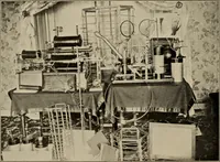 An illustration from Röntgentechniek : therapeutische beteekenis der "X" -stralen en der stoomen van hooge fréquentie (1904)