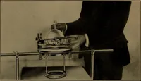 An illustration from Roentgen radiographic table and several other new things (1906)