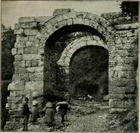 An illustration from Roman cities in Italy and Dalmatia (1910)
