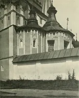 An illustration from Rostov Veliki. Uglich (1913)