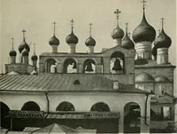 An illustration from Rostov Veliki. Uglich (1913)