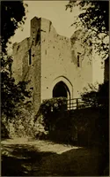 An illustration from Royal castles of England; comprising an account of those ancient fortresses which from the days of William the Conqueror either were the homes of English sovereigns or have been intimately associated with the history and romance of their lives (1913)