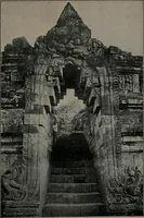 An illustration from Ruins of Buddhistic temples in Pragä valley: Tyandis Barabudur, Mendut and Pawon (1912)