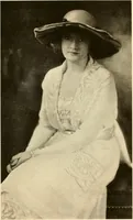 An illustration from The secrets of distinctive dress : harmonious, becoming, and beautiful dress, its value and how to achieve it (1918)