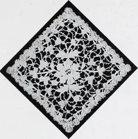 An illustration from Section française (class 84); dentelles, broderies, passementeries et dessins (1908)