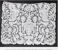 An illustration from Section française (class 84); dentelles, broderies, passementeries et dessins (1908)