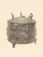 An illustration from Senoku seishō : catalogue of the ancient Chinese bronzes in the collection of Baron Sumitomo (1911)