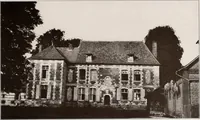 Picture 91 of 181 from Small French buildings; the architecture of town and country, comprising cottages, farmhouses, minor chateaux or manors with their farm groups, small town dwellings, and a few churches (1921), leaf 166