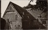 An illustration from Small French buildings; the architecture of town and country, comprising cottages, farmhouses, minor chateaux or manors with their farm groups, small town dwellings, and a few churches (1921)