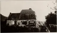 An illustration from Small French buildings; the architecture of town and country, comprising cottages, farmhouses, minor chateaux or manors with their farm groups, small town dwellings, and a few churches (1921)