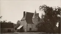 An illustration from Small French buildings; the architecture of town and country, comprising cottages, farmhouses, minor chateaux or manors with their farm groups, small town dwellings, and a few churches (1921)