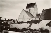 Picture 37 of 181 from Small French buildings; the architecture of town and country, comprising cottages, farmhouses, minor chateaux or manors with their farm groups, small town dwellings, and a few churches (1921), leaf 80