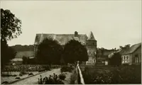 An illustration from Small French buildings; the architecture of town and country, comprising cottages, farmhouses, minor chateaux or manors with their farm groups, small town dwellings, and a few churches (1921)