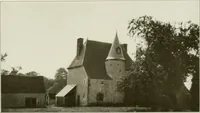 Picture 124 of 179 from Small French buildings; the architecture of town and country, comprising cottages, farmhouses, minor chateaux or manors with their farm groups, small town dwellings, and a few churches (1921), leaf 214