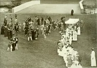 An illustration from Souvenir of the Oxford historical pageant : in aid of the Radcliffe Infirmary, Oxford Eye Hospital, etc., commemoration, 1907, June 27th 28th, 29th, and July 1st, 2d and 3d (1907)