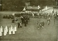 An illustration from Souvenir of the Oxford historical pageant : in aid of the Radcliffe Infirmary, Oxford Eye Hospital, etc., commemoration, 1907, June 27th 28th, 29th, and July 1st, 2d and 3d (1907)