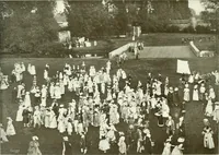 An illustration from Souvenir of the Oxford historical pageant : in aid of the Radcliffe Infirmary, Oxford Eye Hospital, etc., commemoration, 1907, June 27th 28th, 29th, and July 1st, 2d and 3d (1907)