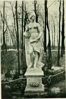 An illustration from Starye gody (1907)
