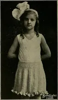 An illustration from The Sunlight book of knitting and crocheting (1915)