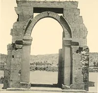 An illustration from The temple of Bîgeh (1915)