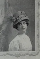 Picture 144 of 493 from Tissus et nouveauts 1909 (1909), leaf 177