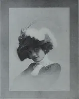 Picture 391 of 493 from Tissus et nouveauts 1909 (1909), leaf 519