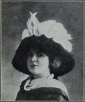 An illustration from Tissus et nouveauts 1910 (1910)