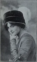 An illustration from Tissus et nouveauts 1910 (1910)