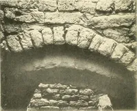 An illustration from Tombs of the third Egyptian dynasty at Reqâqnah and Bêt Khallâf (1904)