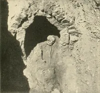 An illustration from Tombs of the third Egyptian dynasty at Reqâqnah and Bêt Khallâf (1904)