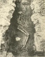 An illustration from Tombs of the third Egyptian dynasty at Reqâqnah and Bêt Khallâf (1904)