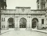 An illustration from Town planning, past, present and possible (1911)