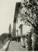 An illustration from Villas of Florence and Tuscany (1922)