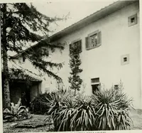 An illustration from Villas of Florence and Tuscany (1922)