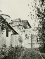 An illustration from Villas of Florence and Tuscany (1922)