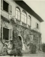 An illustration from Villas of Florence and Tuscany (1922)