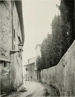 An illustration from Villas of Florence and Tuscany (1922)