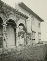 An illustration from Villas of Florence and Tuscany (1922)